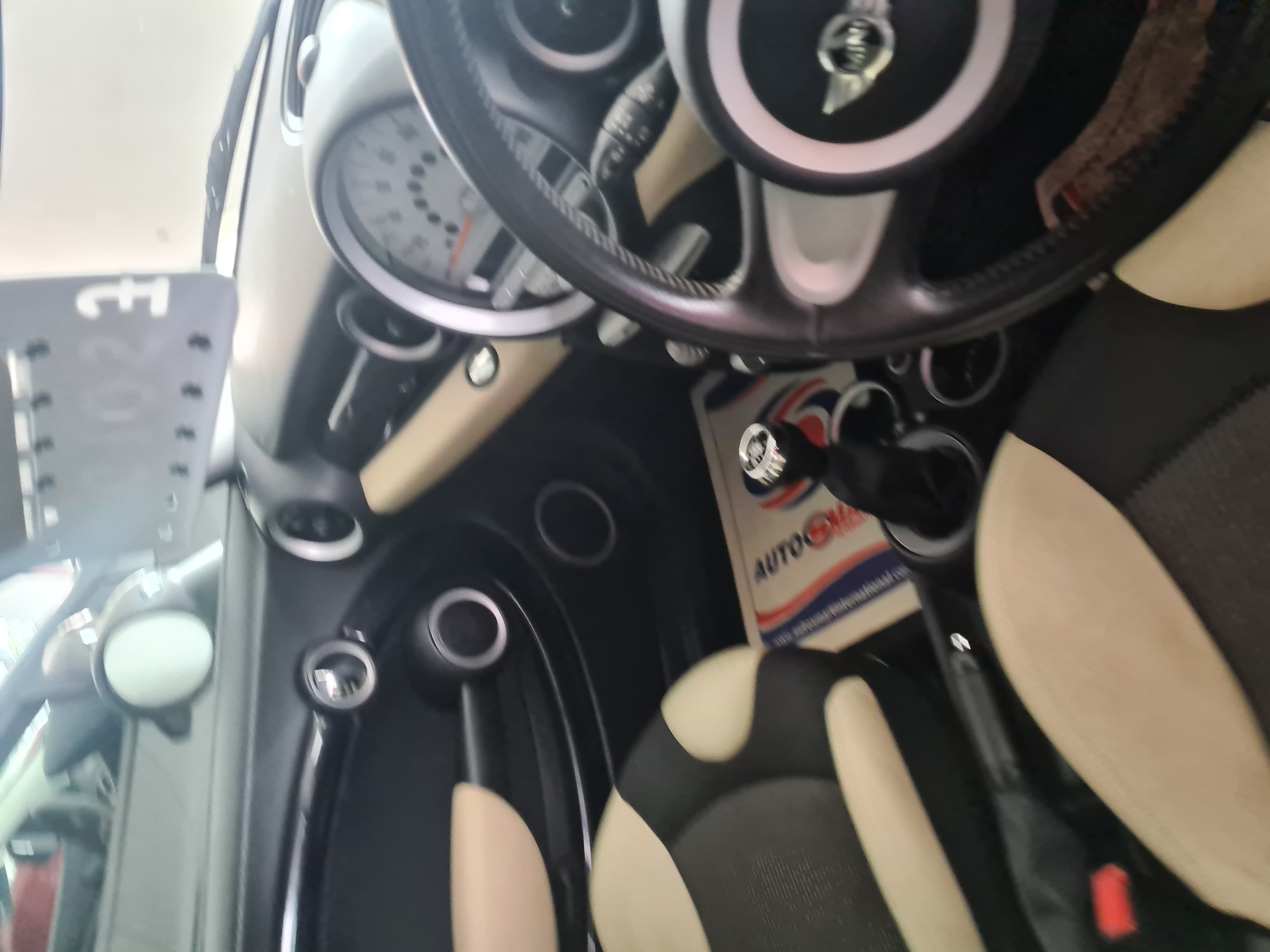 Mini Cooper D Cooper D [Diesel / Manual]
